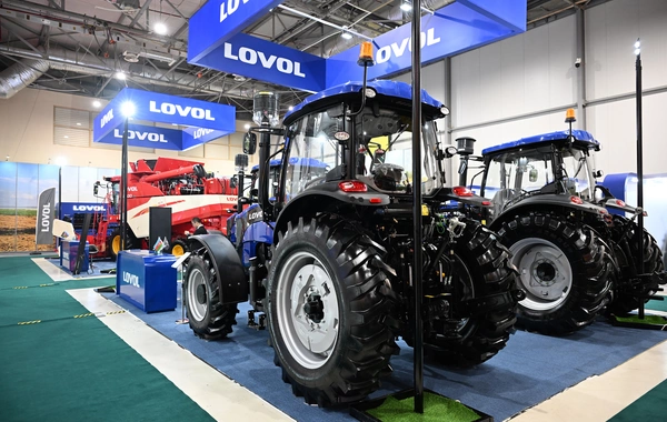 İlham Əliyev 19-cu "Caspian Agro Week" və 31-ci "InterFood Azerbaijan" sərgiləri ilə tanış olub