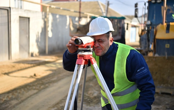 Bakıda 7 küçədə üzərində evlər tikilən su-kanalizasiya xətlərinin yeri dəyişdirilir