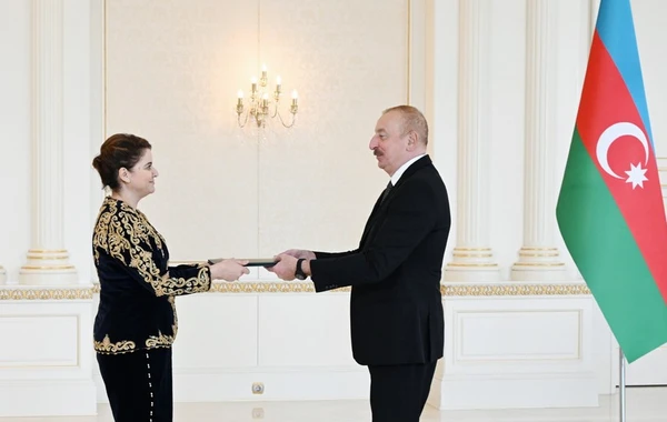 Prezident İlham Əliyev Əlcəzairin Azərbaycanda yeni səfirinin etimadnaməsini qəbul edib