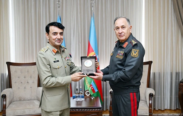 Kərim Vəliyev pakistanlı həmkarı ilə hərbi təhsillə bağlı müzakirələr aparıb