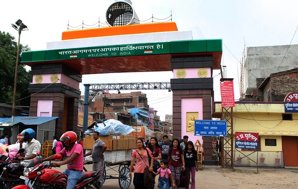 Nepalda etirazlar Hindistan sərhədinə keçdi