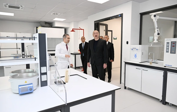 İlham Əliyev Qarabağ Universitetinin Klinikası binasının açılışında iştirak edib