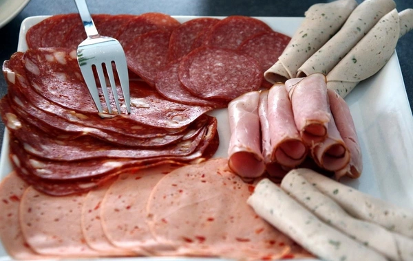 Kolbasa sevənlərə BƏD XƏBƏR - Bu məhsullar...