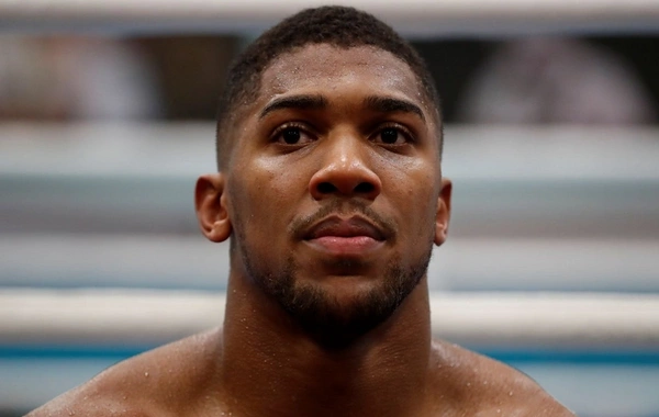 Məşhur boksçu Nigeriyada avtomobil qəzası keçirib