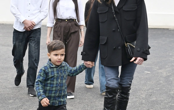 İlham Əliyev Xocavəndin Xanoba kəndində fərdi evlərin və infrastrukturun bərpası sahəsində görülən işlərlə tanış olub