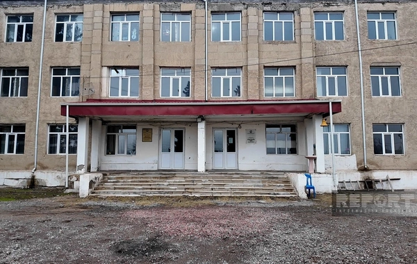 Salyanda iki kəndin məktəbi qəzalı vəziyyətə düşüb, yeni binanın inşasına qərar verilib