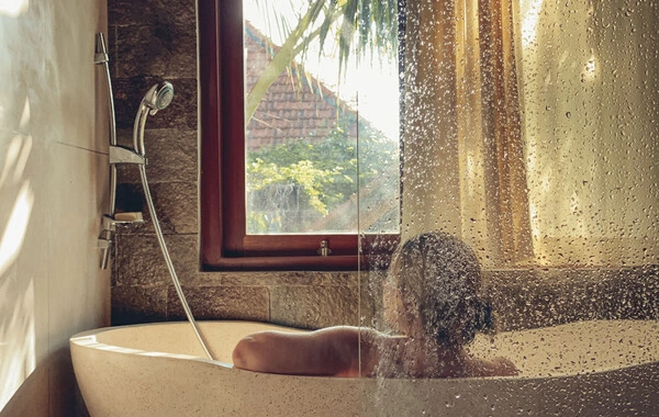 Dermatoloqdan isti duşla bağlı XƏBƏRDARLIQ