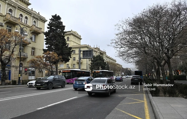 Почему движение на дороге в центре Баку превратилось в проблему?