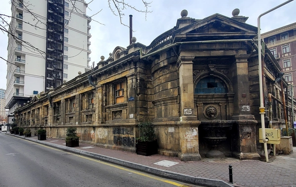 "Fantaziya" hamamının söküləcəyi ilə bağlı iddialara - Cavab