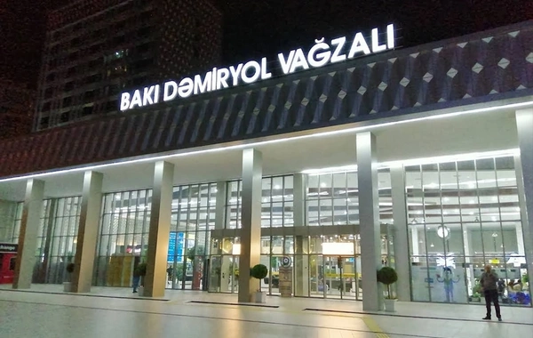 Bakı Dəmiryolu Vağzalının girişində 48 yaşlı kişi  yıxılaraq ölüb