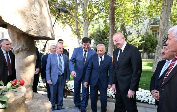 Prezident İlham Əliyev Bakıda Aşıq Ələsgərin abidəsinin açılışında iştirak edib