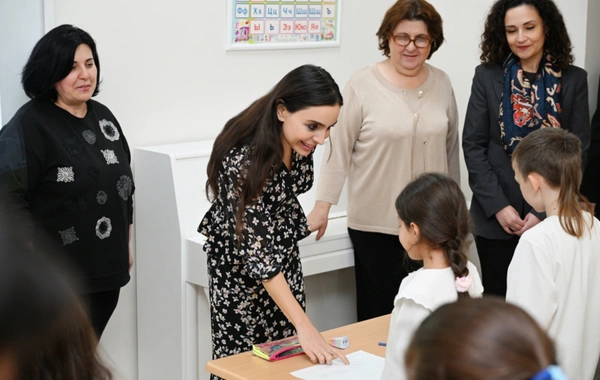 Leyla Əliyeva Bülbül adına Orta İxtisas Musiqi Məktəbində olub