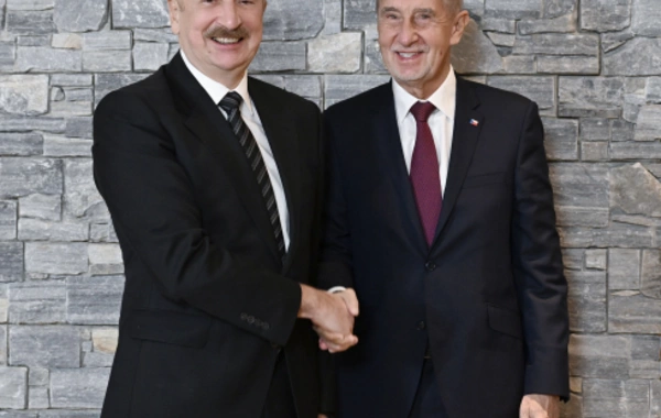 Prezident İlham Əliyev Davosda Çexiyanın Baş naziri ilə görüşüb