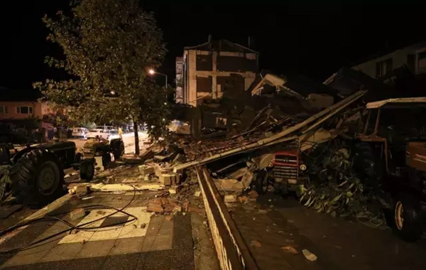 Balıkesirdəki zəlzələ zamanı 25 bina zərər görüb Balıkesirdəki zəlzələ zamanı 25 bina zərər görüb