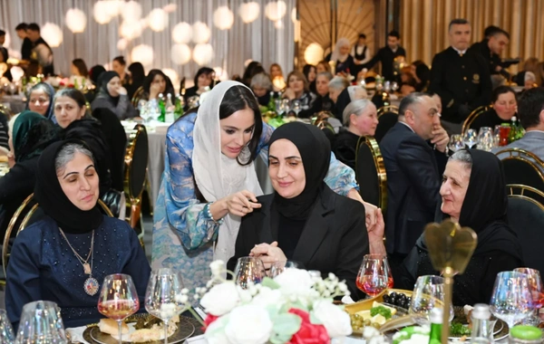 Leyla Əliyeva şəhid ailələri ilə birlikdə iftar süfrəsində iştirak edib