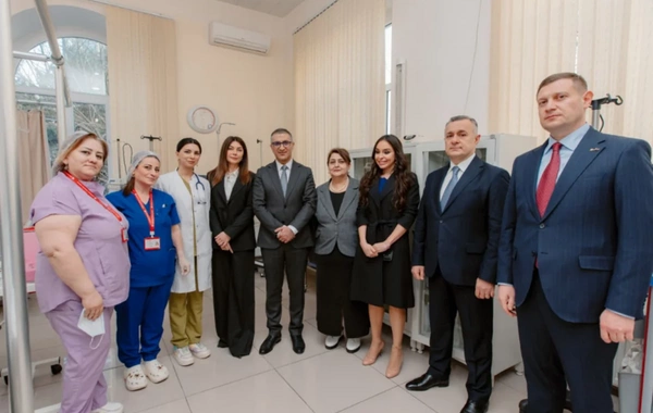 Leyla Əliyeva Bakıda Uşaq Klinik Xəstəxanasını ziyarət edib