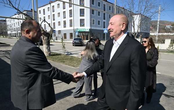 Prezident İlham Əliyev Xocavənd şəhərində görülmüş işlərlə tanış olub, şəhər və kənd sakinləri ilə görüşüb