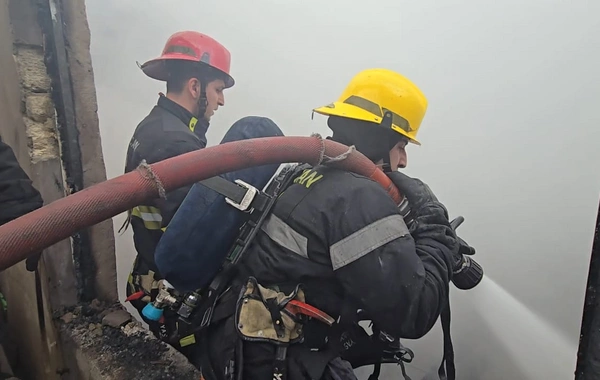 Bakının mərkəzində evdə YANĞIN