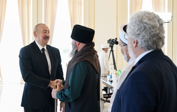 İlham Əliyev Bakıda keçirilən beynəlxalq konfransların iştirakçılarını qəbul edib