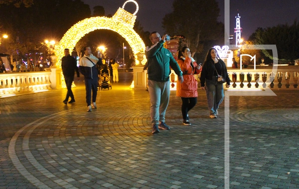 Dənizkənarı Bulvar Yeni İlə xüsusi hazırlaşıb - Bu dəfə Buz Meydançası da olacaq