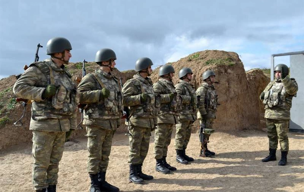 Əsgər maaşının bank kartları ilə verilməsinə BAŞLANILDI