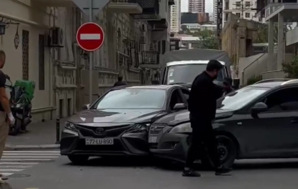 Bakıda iki maşın toqquşub