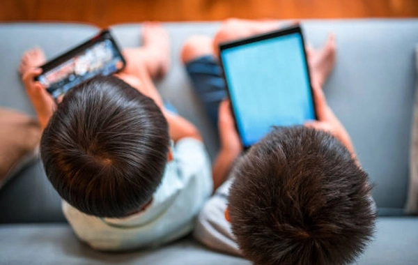 Telefon və planşet uşaqları necə dəyişir? - Valideynlərə XƏBƏRDARLIQ