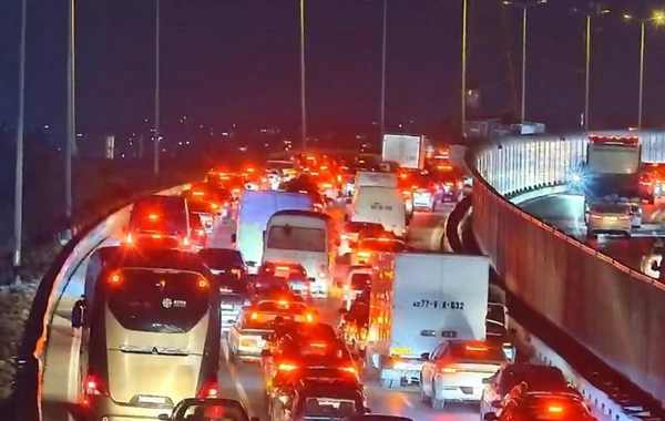 Yol qəzası Bakıda böyük tıxaca səbəb oldu