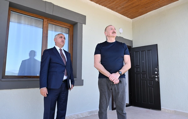 Prezident İlham Əliyev Xocalıda hərbi qulluqçular üçün nəzərdə tutulan fərdi evlərdə yaradılmış şəraitlə tanış olub