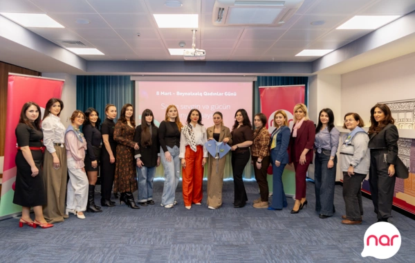 Nar 8 Mart münasibətilə xanım jurnalistləri təbrik etdi