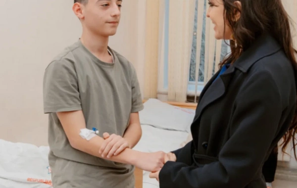 Leyla Əliyeva Bakıda Uşaq Klinik Xəstəxanasını ziyarət edib