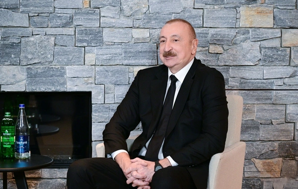 Prezident İlham Əliyev Davosda Qətərin Baş naziri və xarici işlər naziri ilə görüşüb