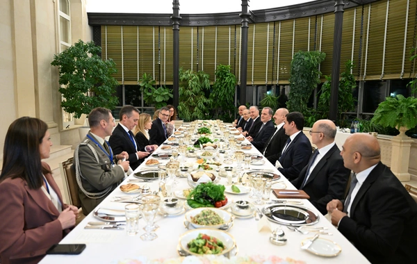 İlham Əliyevin adından İtaliya Nazirlər Şurasının sədrinin şərəfinə işçi şam yeməyi verilib