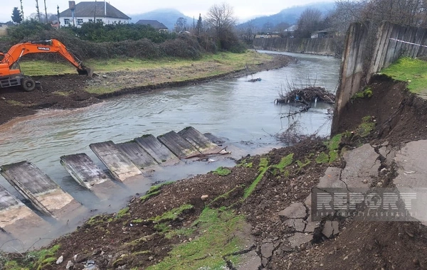 Azərbaycanda torpaq sürüşməsi olub