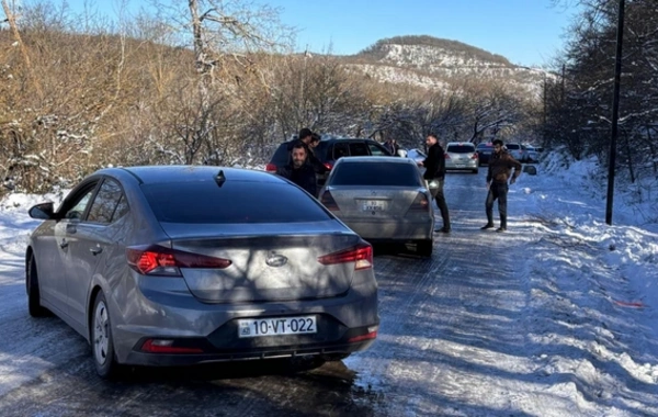 Движение на трассе Баку - Шамахы - Евлах полностью остановлено