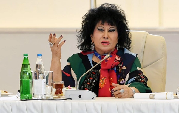 Zeynəb Xanlarova uzun müddətdən sonra görüntüləndi