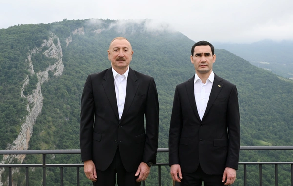 Türkmənistan Prezidentinə Qarabağ atı hədiyyə edilib