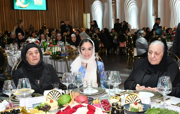 Leyla Əliyeva şəhid ailələri ilə birlikdə iftar süfrəsində iştirak edib