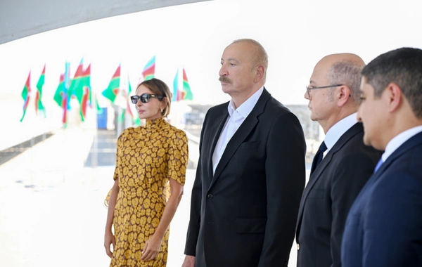 İlham Əliyev Naxçıvanda Şəms 1 və Qərbi Üfüq Günəş Elektrik stansiyalarında görülən işlərlə tanış olub