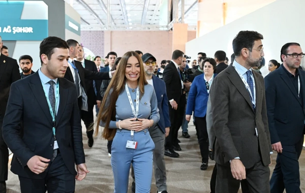 Leyla və Arzu Əliyevalar "Urban Expo" sərgisi ilə tanış olublar
