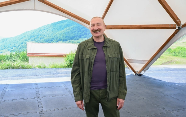 Президент ознакомился с работами, проведенными в селе Кичик Галадереси, и встретился с его жителями
