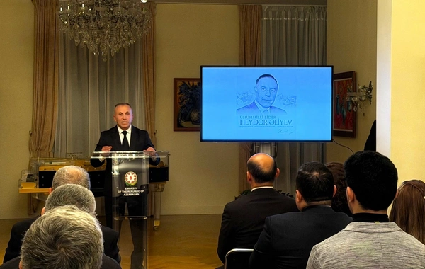 Niderlandda Ulu Öndər Heydər Əliyevin anım günü qeyd edilib