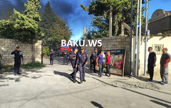 Biləcəridə yanğın səbəbindən polis əməkdaşları əraziyə nəzarəti gücləndirib