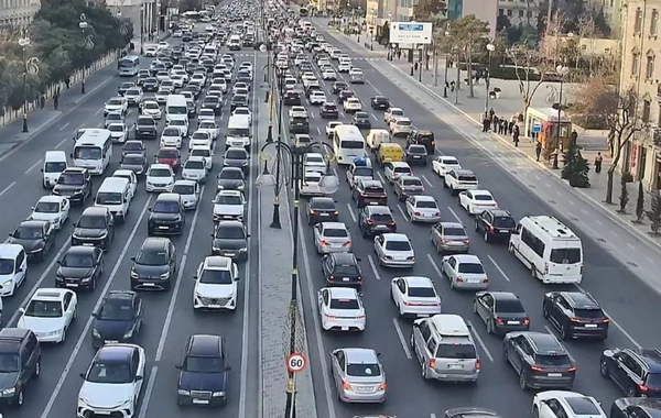 Paytaxtda 15 istiqamət üzrə yollarda sıxlıq müşahidə olunur