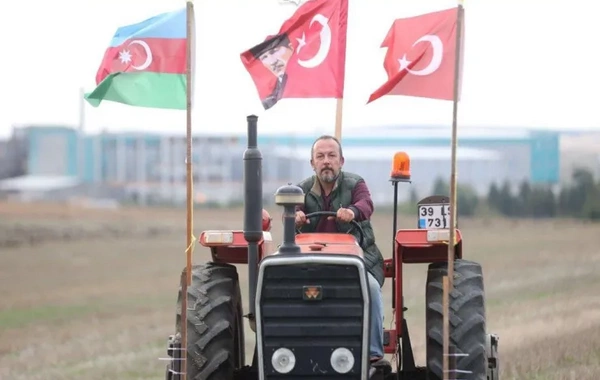 Türkiyəli fermerdən Zəfər Günü jesti