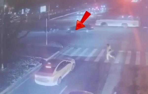 Bakıda 19 yaşlı motosiklet sürücüsünün öldüyü qəzanın YENİ GÖRÜNTÜSÜ