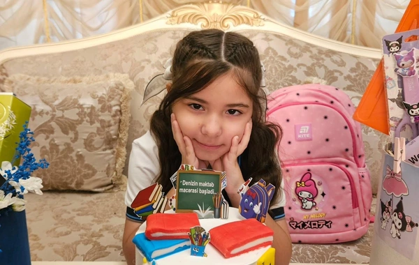 Könül Kərimova birinci sinifə gedən nəvəsini belə təbrik etdi