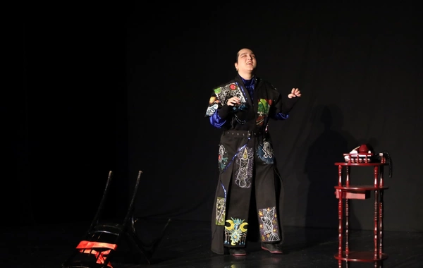 Şuşa Dövlət Musiqili Dram Teatrında inkluziv bir qizin mono tamaşası