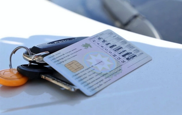 Saxta sürücülük vəsiqəsi istifadə edən şəxs CƏZALANDIRILIB