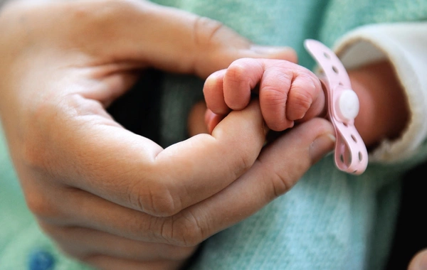 Ələtdə körpə QIZDIRMADAN ÖLÜB